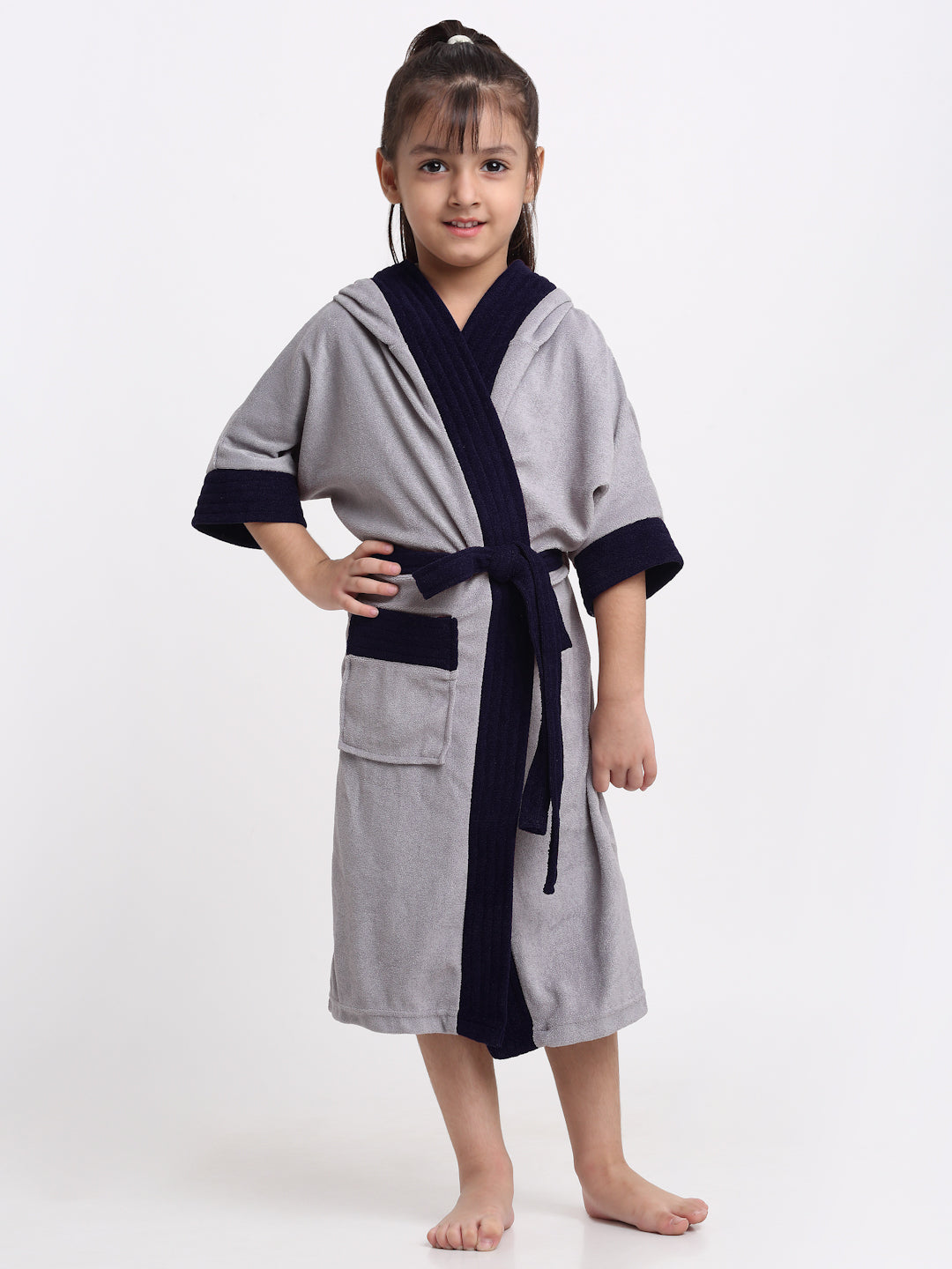 Unisex Kids Bathrobe – Comfy, Belted & Pocketed Ages (Grey & Navy)