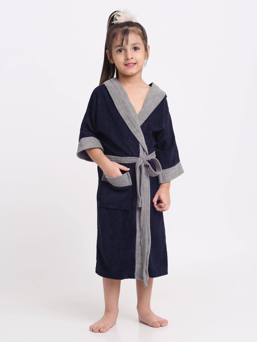 Unisex Kids Bathrobe – Comfy, Belted & Pocketed Ages (Navy & Grey)