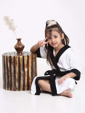 Unisex Kids Bathrobe – Comfy, Belted & Pocketed Ages (White & Black)