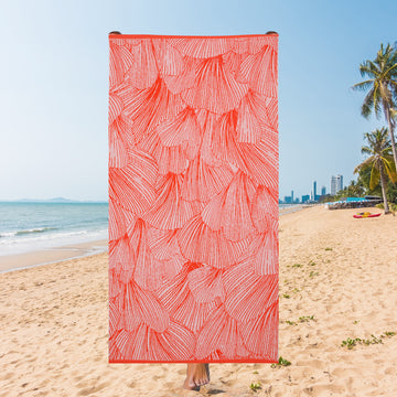 Ginkgo Leaf Pattern Beach Towel – Red & Pink Harmony, 105 x 180 cm