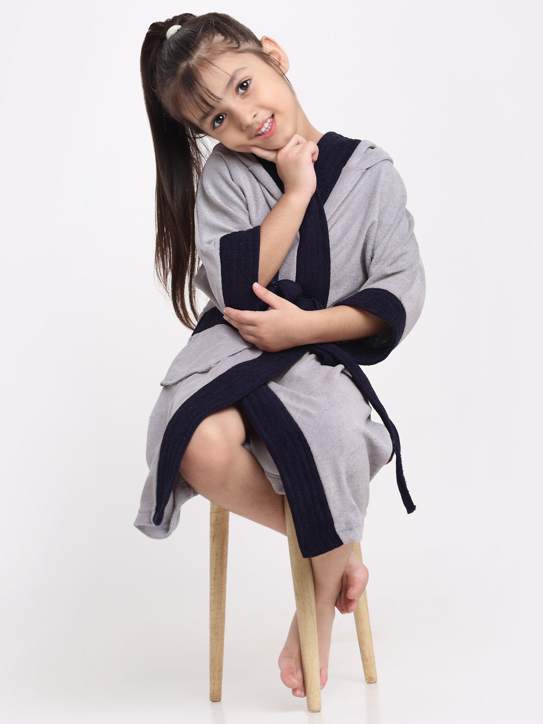 Unisex Kids Bathrobe – Comfy, Belted & Pocketed Ages (Grey & Navy)