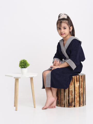 Unisex Kids Bathrobe – Comfy, Belted & Pocketed Ages (Navy & Grey)